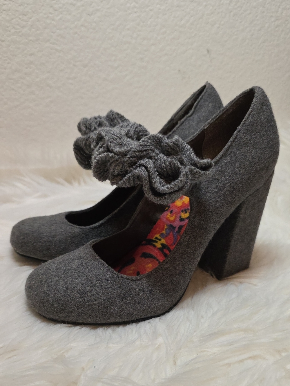 Rocket Dog Gray Felt Women's Felt Block Heel Pumps with Knotted Accent